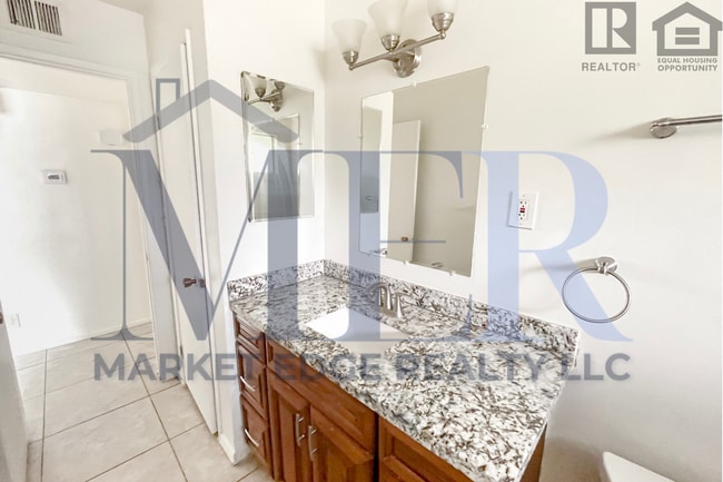 Building Photo - 3Bed/2Bath Apartment at 48th St/Thomas! Move-In Ready on 05/14/2026!--FENCED-IN YARD! NO HOA!