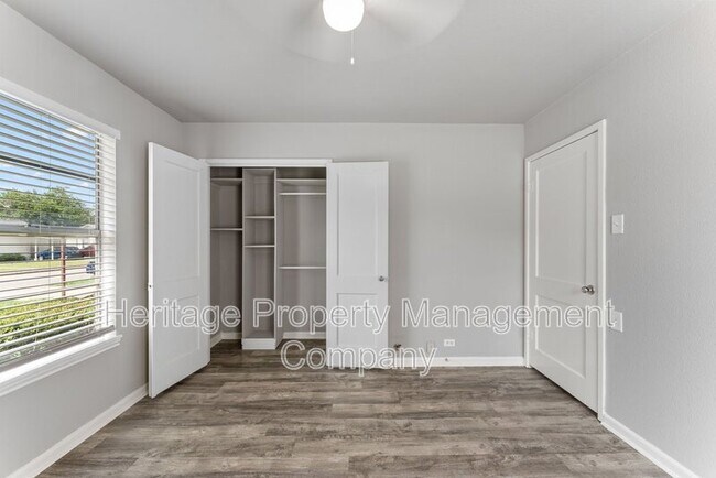 Building Photo - 515 Mitchell Ave