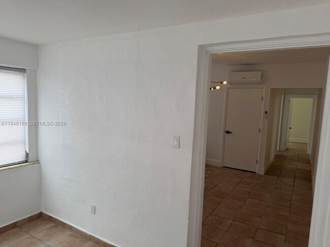 Building Photo - 219 SW 21st Ave