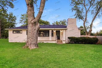 Building Photo - 141 Grandview Dr
