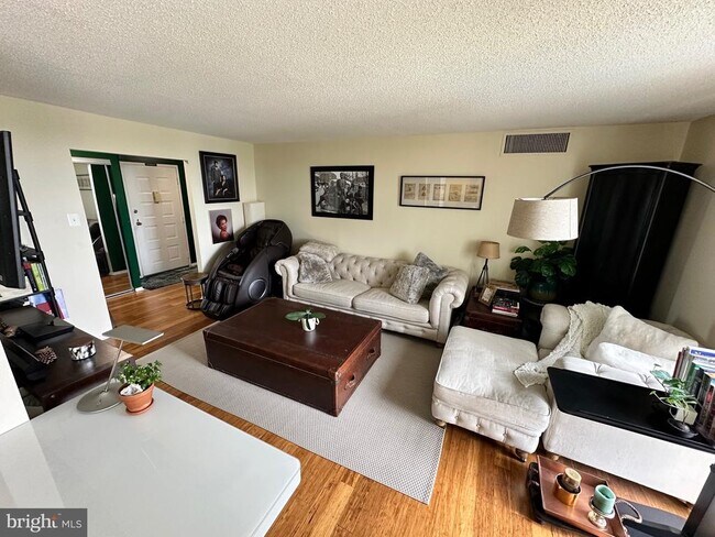 Building Photo - 6800 Fleetwood Rd