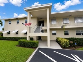 Building Photo - 306 Circle Dr S