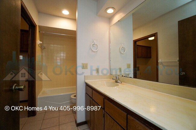Building Photo - 5915 Fox Run Way