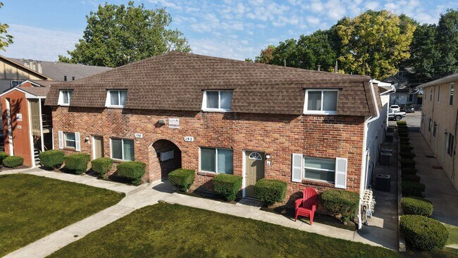 Primary Photo - 192 E Norwich Ave