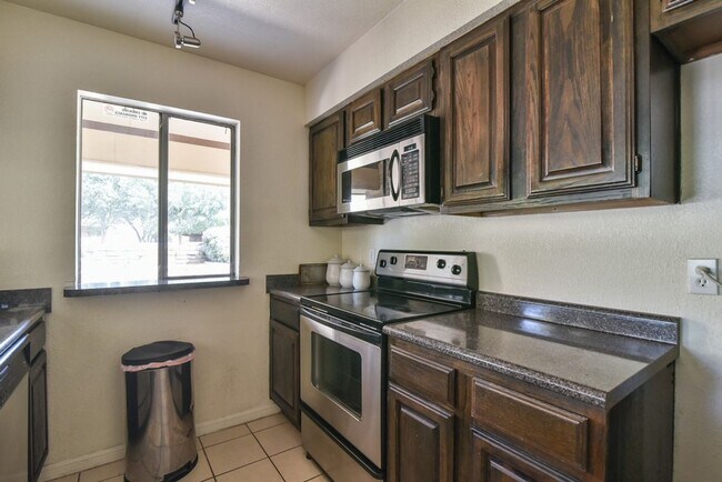 Building Photo - Affordable 2 bedroom in North Arlington