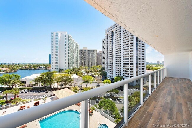 Building Photo - 20505 E Country Club Dr