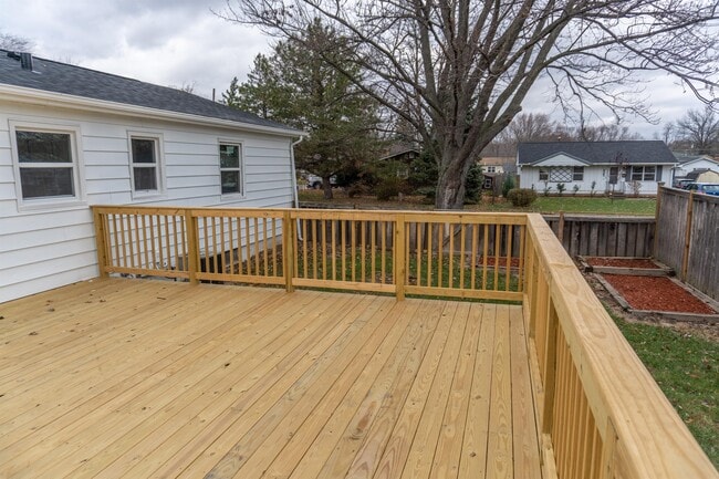 Building Photo - 2355 Hawthorne Ct