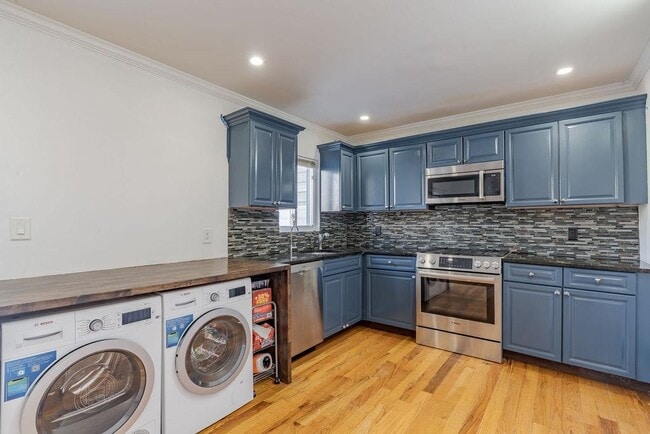 Building Photo - 179 Hobart Ave