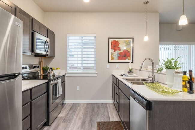 Building Photo - Wilson Creek Townhomes - Move In by 7/31 a...