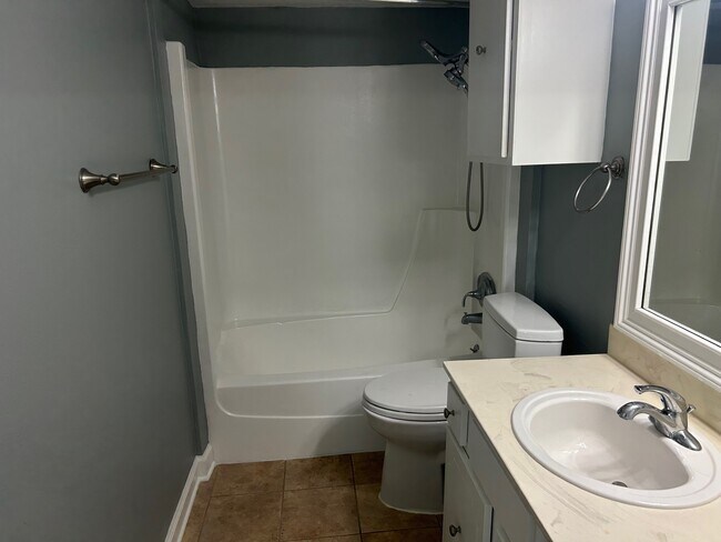 Building Photo - 359 N Post Oak Ln