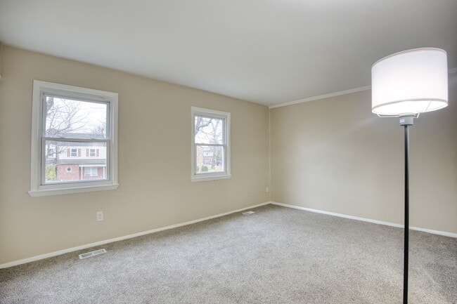 Building Photo - 5721 E Hastings Arch