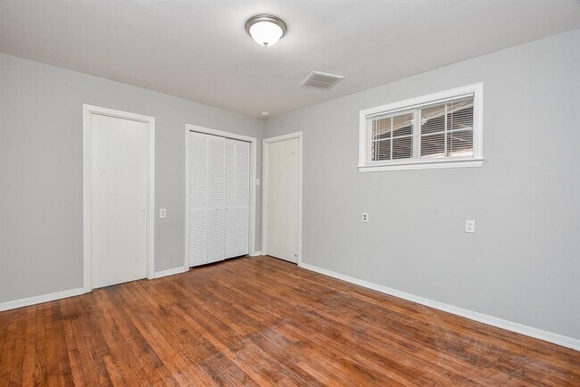 Building Photo - 2509 Oakcliff St