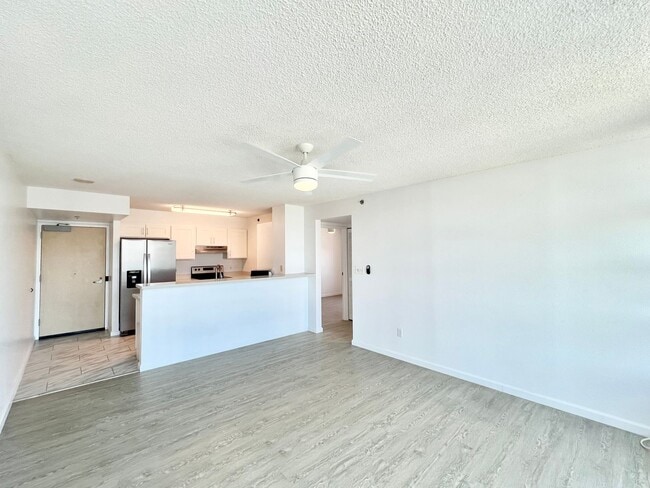Building Photo - 1448 Young St