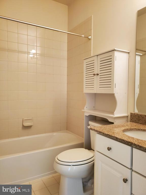 Building Photo - 411 Greenebaum Ln