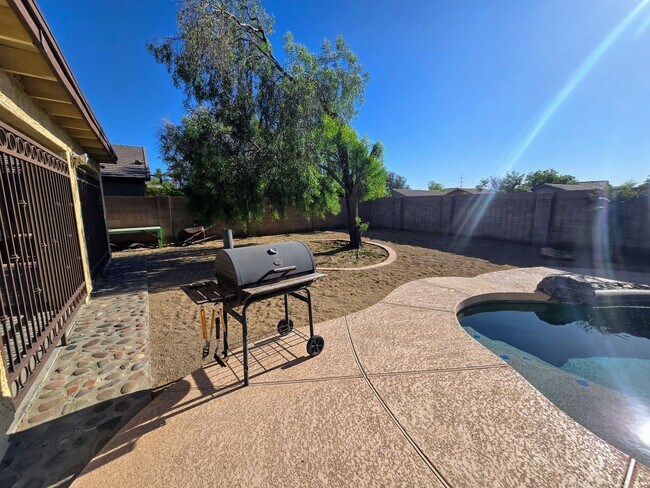 Building Photo - STUNNING 4 Bed, 2.5 Bath Oasis with Pool Your Dream Home Awaits!