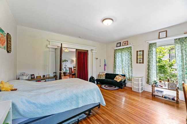 1st bedroom - 520 5th Ave SE