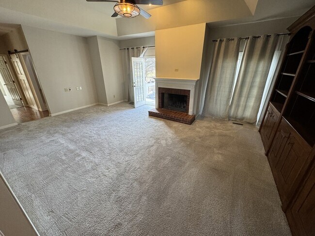 Building Photo - 307 Oak Meadow Ln