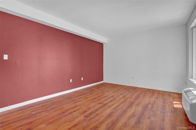 Building Photo - 100 W Broadway