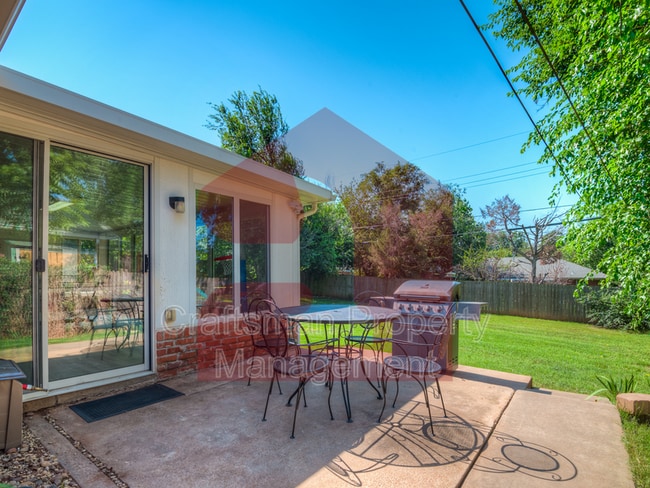 Building Photo - 2024 NW 45th St