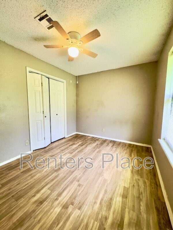 Building Photo - 4809 S Gum Ave