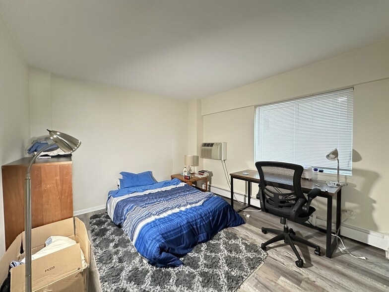 Building Photo - 1400 Chicago Ave