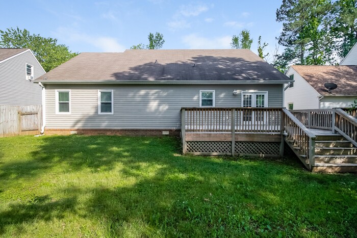 Building Photo - 120 Suffolk Dr
