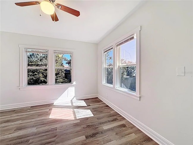 Building Photo - 944 18th Ave S