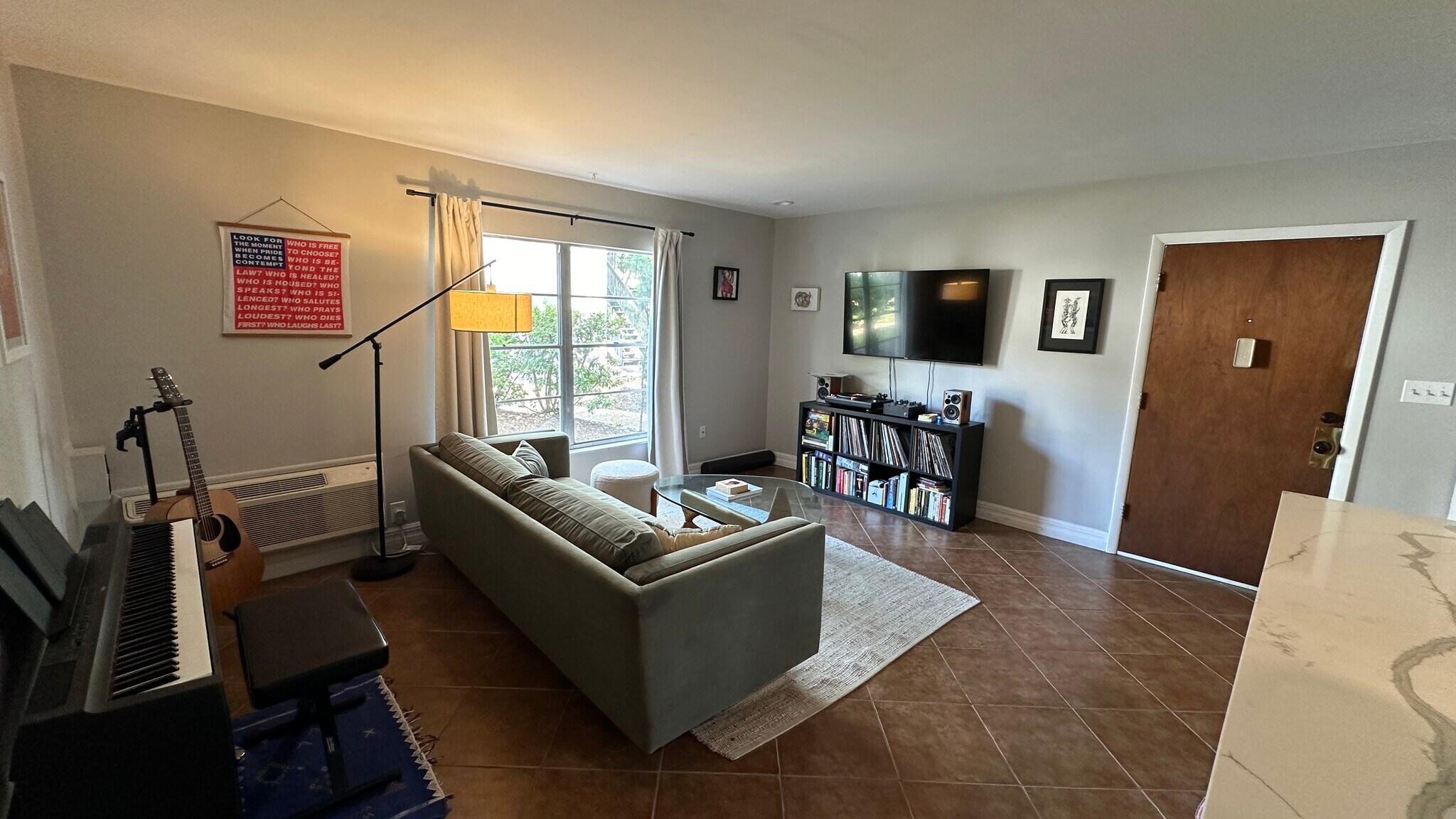 Building Photo - 132 W America St