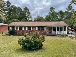Building Photo - 711 Riverview Dr