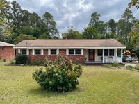 Building Photo - 711 Riverview Dr