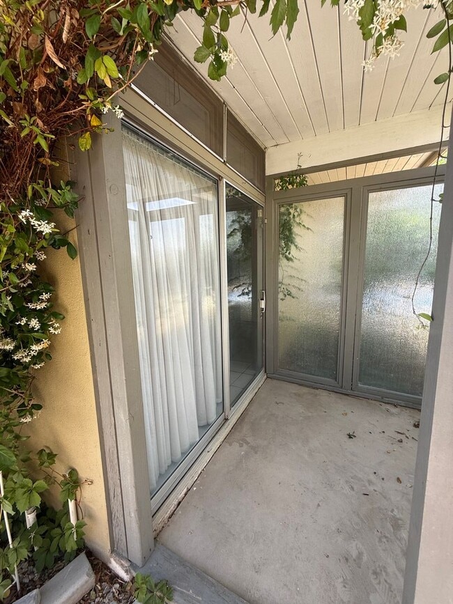 Building Photo - High Desert Retreat- 3 Bedrooms, 2 Bathroo...