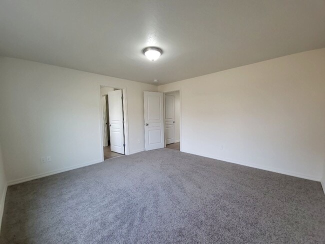 Building Photo - Spacious Rambler in West Richland