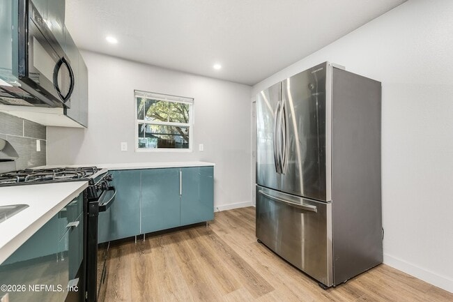 Building Photo - 231 E 16th St