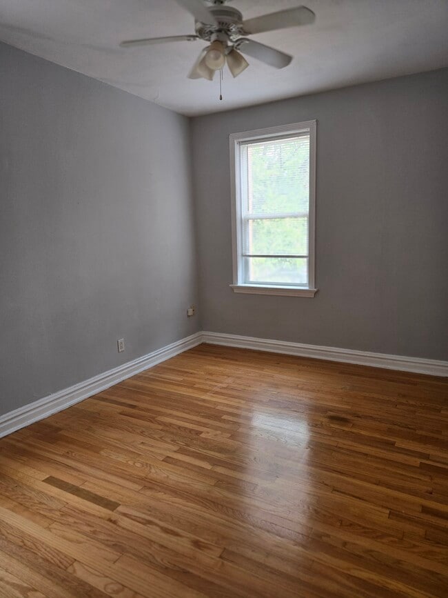 Building Photo - 749 Westwood Dr