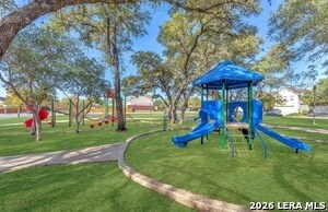 Building Photo - 11838 Twin Oaks Path