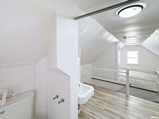 Building Photo - 3 bedroom Rental in Rock Island