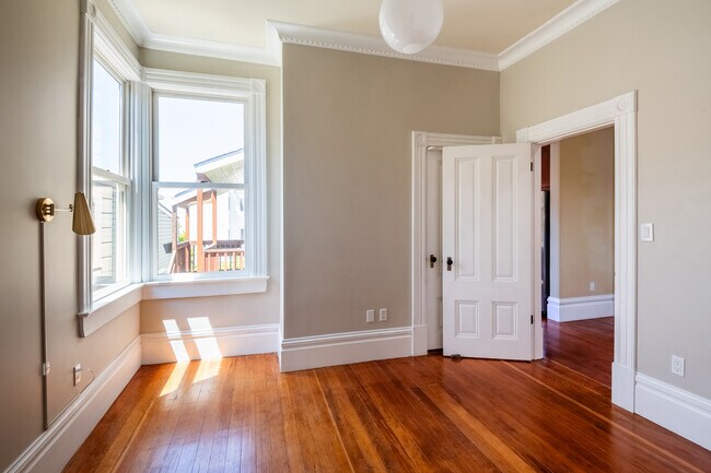 Building Photo - 341 Pierce St