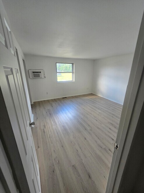 Building Photo - 6538-6552-6552 Conway Dr
