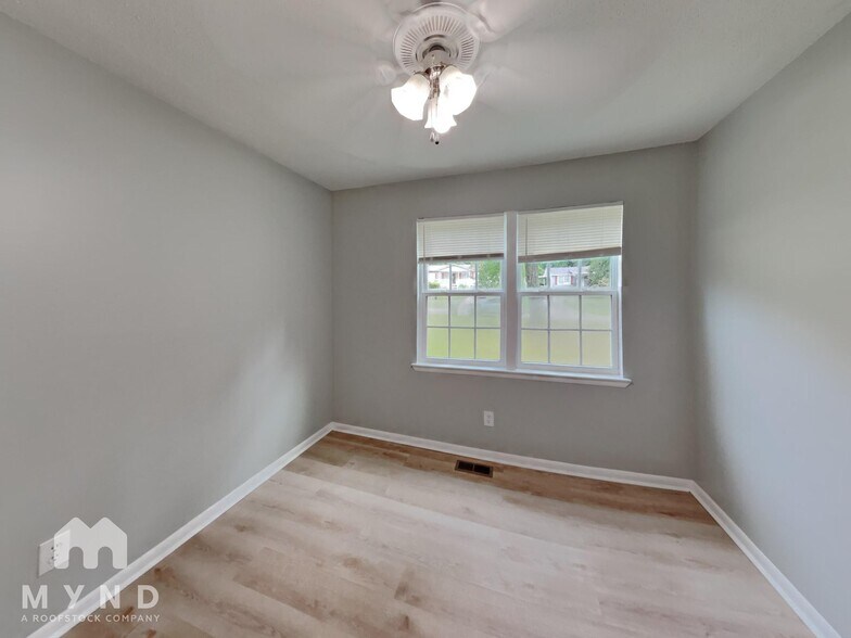 Building Photo - 5959 Shane Cir