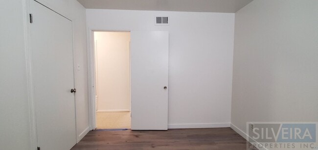 Building Photo - Three Bedroom Home In Santa Maria!