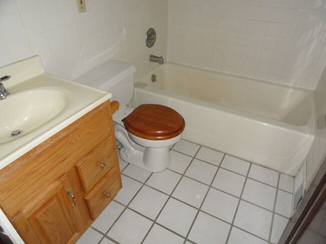 Building Photo - 1209 S W Ave