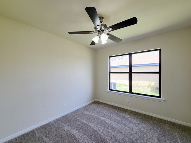 Building Photo - 133 S Yaupon St