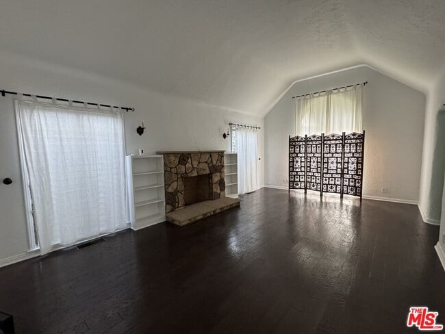 Building Photo - 326 N La Jolla Ave
