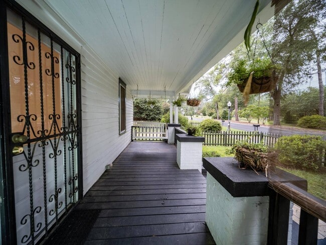 Building Photo - 414 Laurens St NW