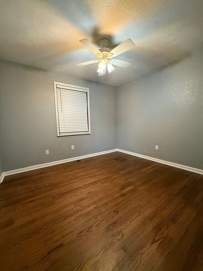 Building Photo - Charming 4-Bedroom Brick Ranch in Historic...