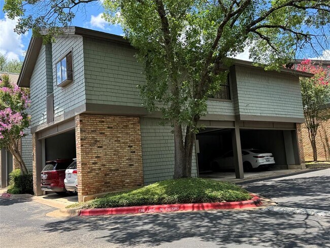 Building Photo - 7122 Wood Hollow Dr
