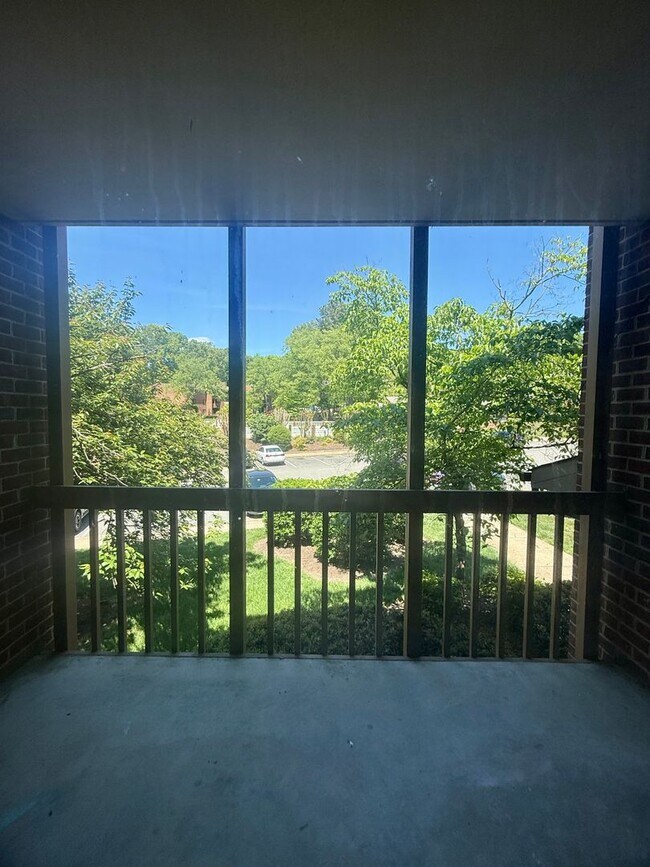Building Photo - Fully Furnished Condo with community pool