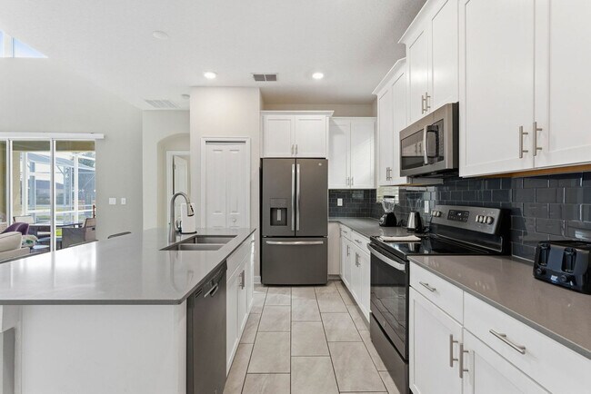 Building Photo - 770 Sticks St