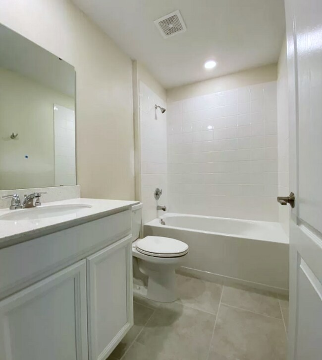 Building Photo - 272 Bergamot Lp