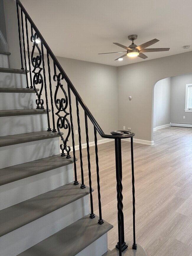 Building Photo - Tose St